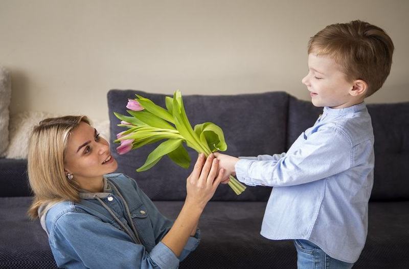 Cum afecteaza o mama narcisica dezvoltarea copilului si cum sa devii un parinte constient