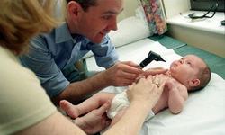 Prima vizita medicala a bebelusului dupa nastere, la ce sa te astepti?
