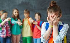 Bullying: 3 abilitati cheie care iti ajuta copilul sa combata hartuirea