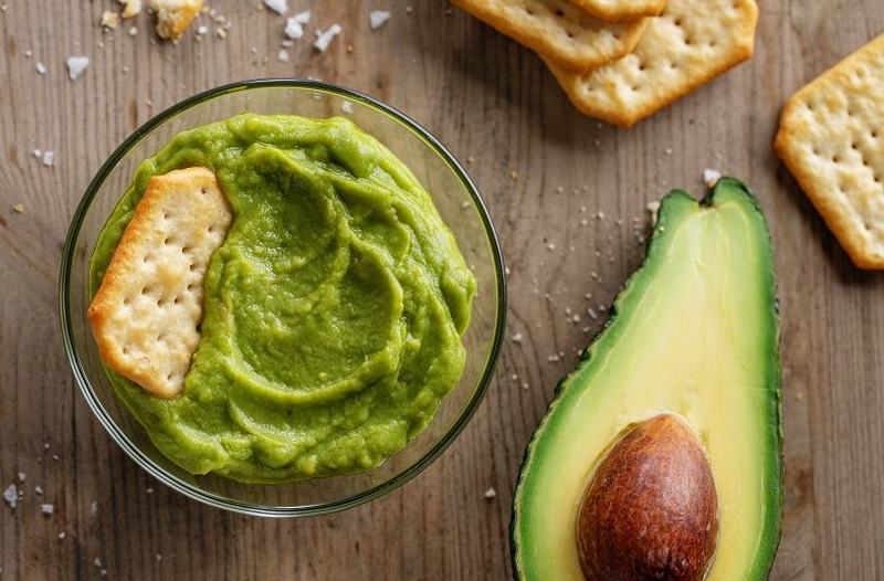Guacamole pentru toate gusturile: reteta clasica mexicana si adaptari delicioase pentru cei mici