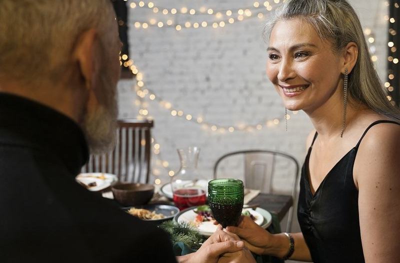 Relatii dupa divort: Ce spun psihologii despre intalniri cand esti mama singura