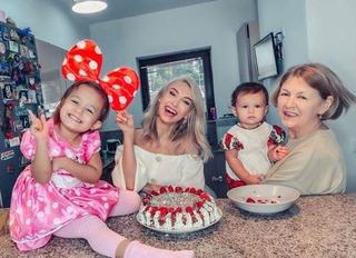 Andreea Balan: "Imi este greu sa fiu mama singura"