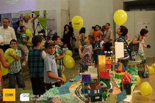Copiii invata despre arhitectura si spatiul construit in scolile de stat prin De-a arhitectura