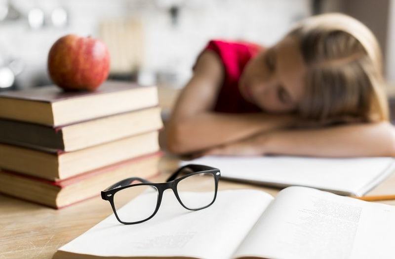 Anxietatea de examen la copii: de ce Evaluarea Nationala si Bacalaureatul devin surse majore de stres