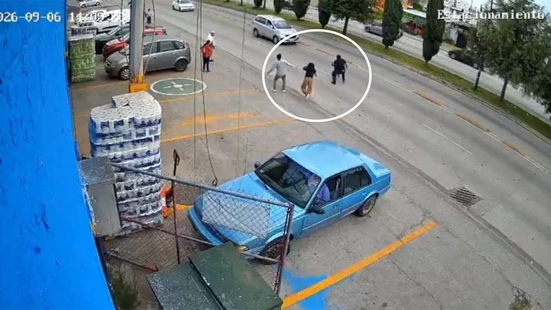 Muncitorul a sarit in strada si a salvat o fetita din fata masinilor, in Mexic: „Nu oricine ar fi avut sangele rece sa faca asta”