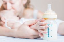 Formulele de lapte nu au niciun beneficiu nutritional pentru copiii mici, arata un nou raport al Academiei Americane de Pediatrie