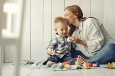Studiile au confirmat: copiii care se bucura de sustinerea mamelor au tendinta de a fi mai inteligenti