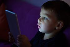 Teoria care schimba tot ce stiai despre expunerea copiilor la tehnologie: „E prea putin, ii creezi un dezavantaj”
