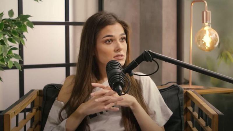 Theo Rose i-a amuzat pe internauti. Ce mesaj spune ca a primit de la o ruda decedata: 