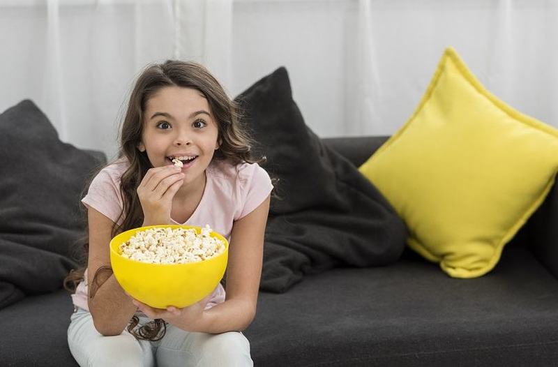 Popcorn pentru copii: de la ce varsta se poate consuma si cum il alegi corect