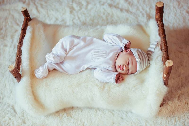 La ce sa fii atent in primele luni de viata ale bebelusului. 10 semnale de alarma care nu trebuie ignorate