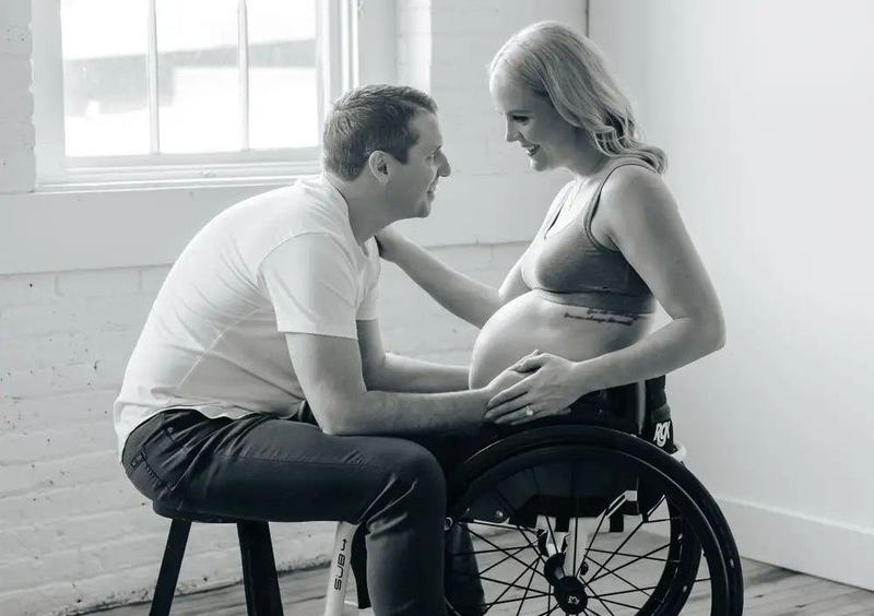 Oamenii au presupus ca o femeie in scaun cu rotile nu poate ramane insarcinata - dar sotul ei era cel infertil
