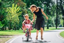 Cum iti inveti copilul sa mearga pe bicicleta fara roti ajutatoare