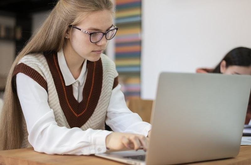 Testele PISA 2025. Cum sa iti pregatesti copilul pentru evaluare