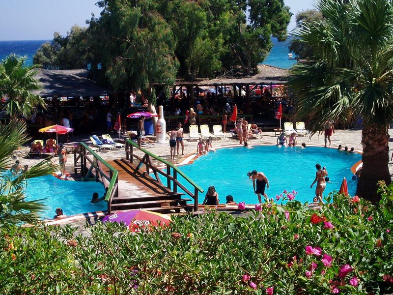 Un copil de 4 ani s-a inecat in piscina unui beach-bar din Paros. Piscina a fost ulterior inchisa de autoritati