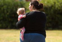 Studiul avertizeaza! Excesul de greutate produce schimbari in laptele matern si afecteaza copilul