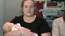 Bebelus cu arsuri grave pe...