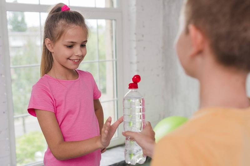 3 semne mai putin obisnuite care arata ca un copil este deshidratat. La ce sa fii atent