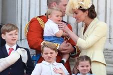 Ducii de Cambridge, felicitare inedita de Craciun! Cum au pozat impreuna cu copiii lor