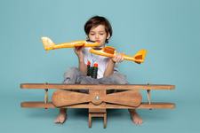 Cum pregatim copilul pentru zborul cu avionul. Trucuri din partea unui specialist