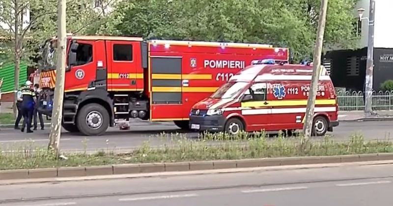 O eleva de 14 ani si-a atacat colegii cu un ciocan si a provocat un incendiu la scoala. Mai multi copii au ajuns la spital