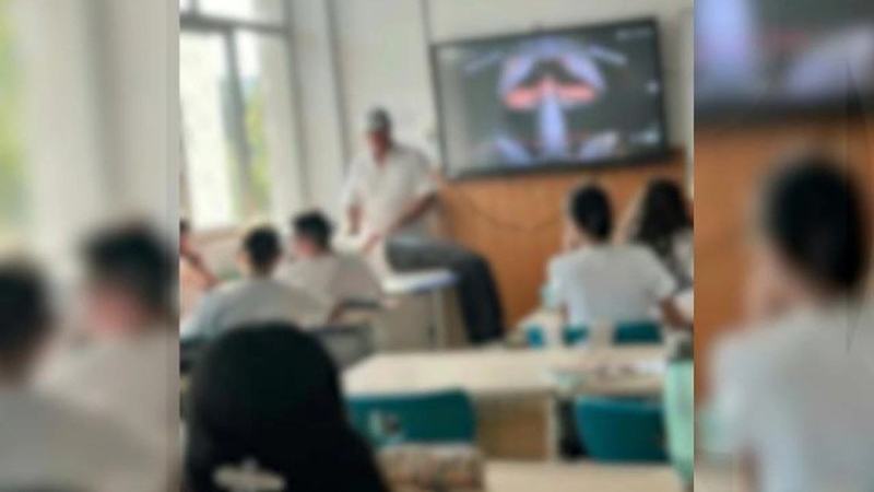 Scandal la un liceu din Prahova. Eleve de 12 ani, speriate de profesorul de muzica. Ce le-ar fi cerut sa faca in timpul orelor