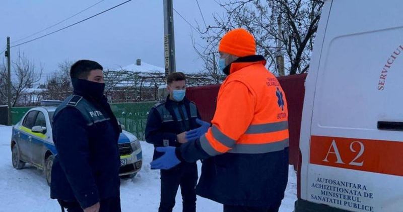 Un barbat nu a fost primit acasa de parinti, dupa ce a fost internat o luna in spital: 