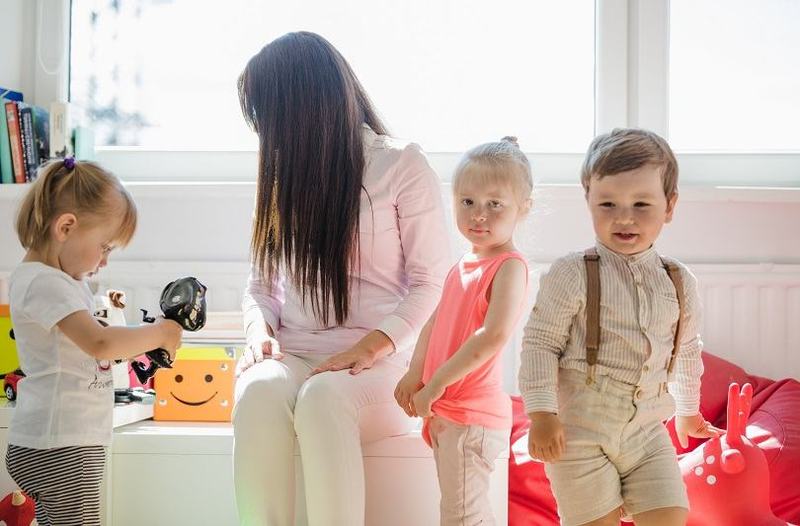 Etichete pentru hainele copiilor la cresa si gradinita: ce trebuie sa contina si cum le alegem