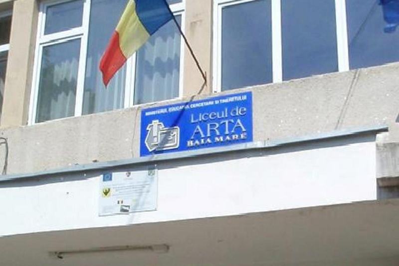 Un profesor din Baia Mare, acuzat ca a abuzat o eleva, preda in continuare. 