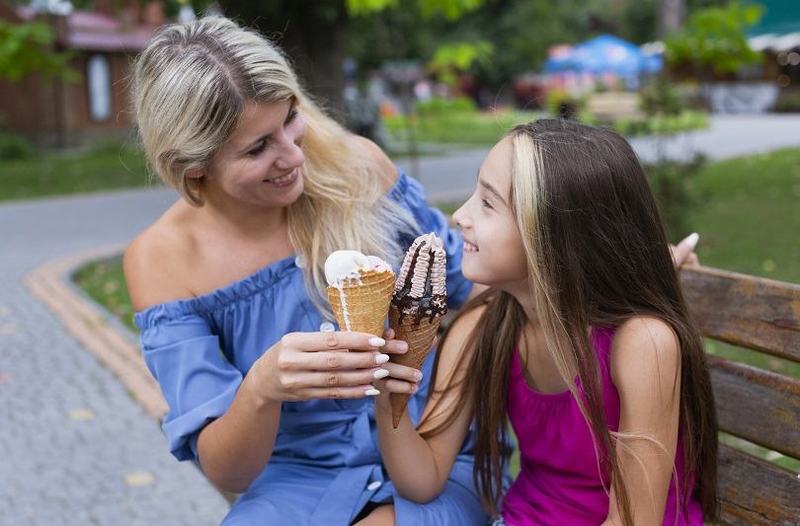 Durere de cap de la inghetata (brain freeze): de ce apare si cum o poti preveni rapid