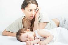 Depresia postpartum: cauze, simptome, tratament