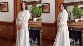 Anne Hathaway asteapta al...