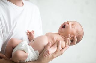 Prima luna cu bebelusul: de ce doarme atat de mult?
