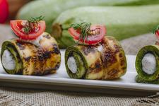 Rulouri de zucchini la...