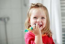 10 motive pentru care este recomandat controlul stomatologic periodic la copil