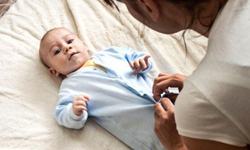 Ghid pentru imbracarea bebelusului rapid si fara lacrimi