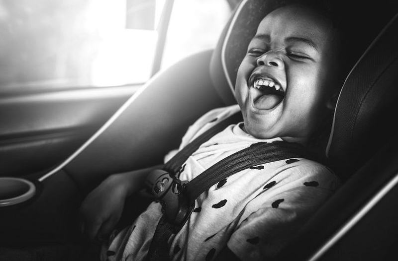 Un baiat de 3 ani a murit dupa ce a fost uitat in masina de un angajat al Protectiei Copilului