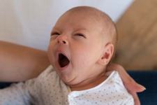 Legatura dintre sughit si dezvoltarea creierului la bebelus