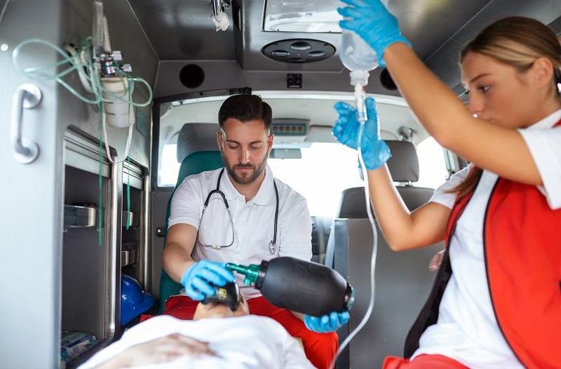 Tragedie in Bucuresti: O fosta jurnalista si fetita ei de 7 ani au cazut de la etajul 5