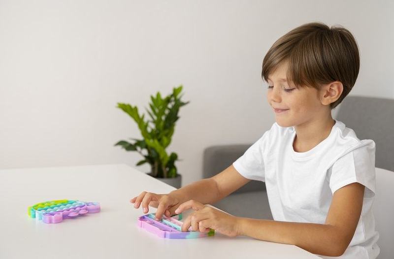 Pop It – Jucaria colorata care calmeaza, distreaza si dezvolta