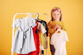 Te-ai saturat sa schimbi hainele copiilor la cateva luni? Iata cum le poti face sa reziste mai mult timp