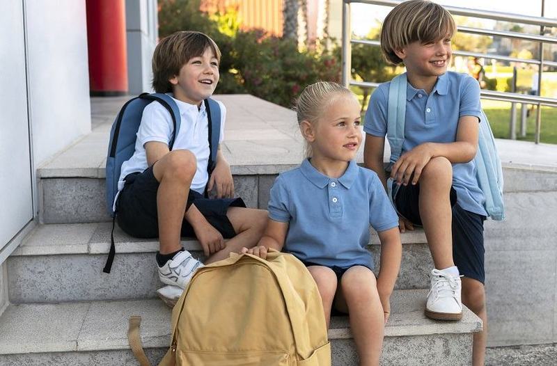 500 de lei pentru copii in anul scolar 2026-2027: Cine beneficiaza de cardurile educationale