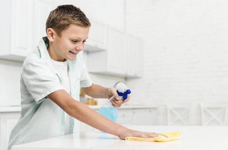 Copilul care se descurca singur: independenta sau semnal de singuratate?