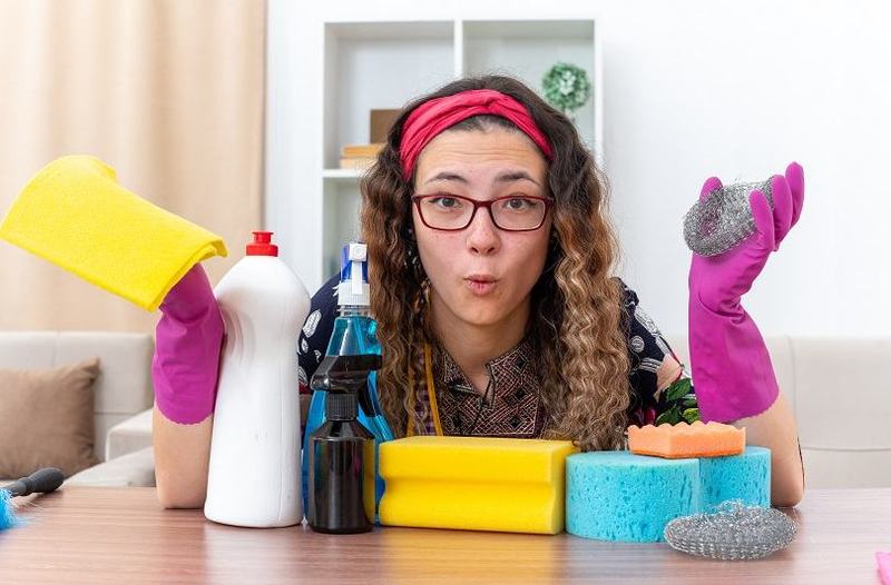 Cum scapi de cele mai frecvente pete din casa: de la cafea si ceai la carioca si slime