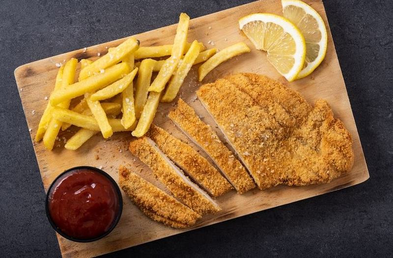 Snitel vienez cu cartofi: Reteta traditionala si secrete pentru un snitel ca la restaurant