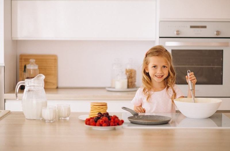 Clatite americane pufoase (pancakes): reteta simpla pas cu pas si trucuri pentru rezultate perfecte