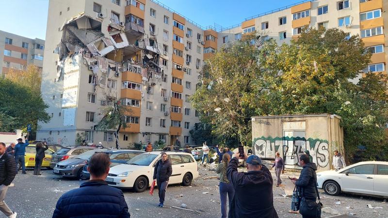 Explozie puternica in Capitala, intr-un bloc din Rahova. Plan rosu de interventie activat. O scoala din apropiere evacuata