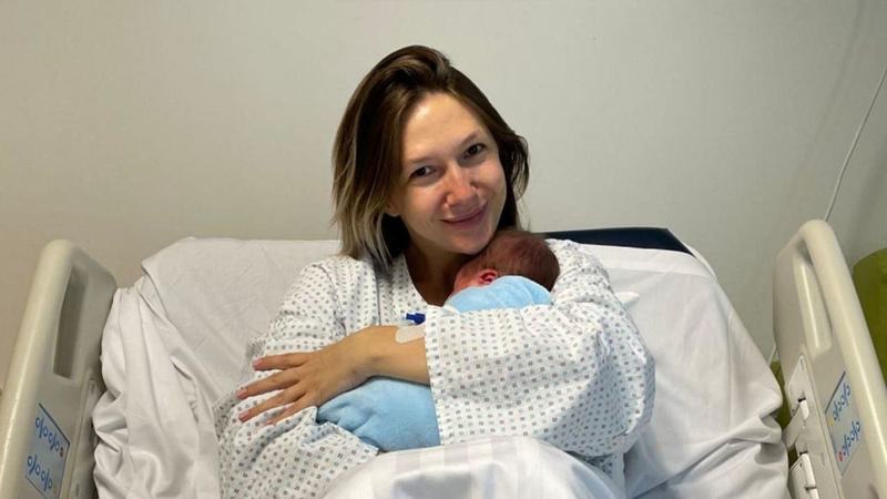 Adela Popescu, prima imagine cu cel de-al treilea bebelus: 