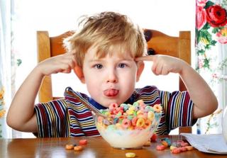 Alimente interzise in dieta copiilor cu ADHD. Greseli alimentare pe care trebuie sa le evite parintii