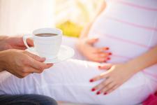 Cafeaua in timpul sarcinii: cel mai recent studiu spune ca poate face rau bebelusului